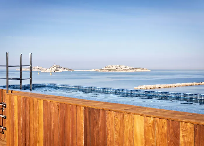 Les Bords De Mer Marseille