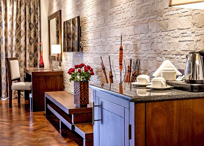 Magna Hotel And Suites