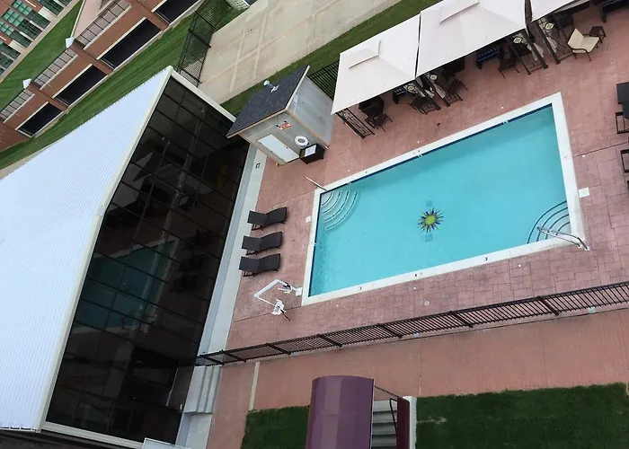 Roberts Riverwalk Urban Resort Hotel Detroit