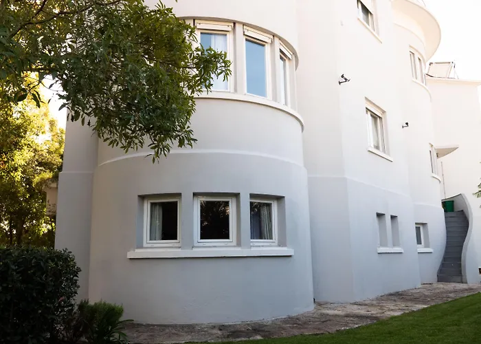 My House At Estoril Guesthouse