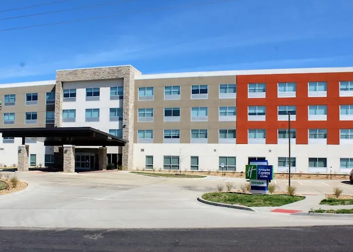 Holiday Inn Express & Suites Warrensburg North By Ihg