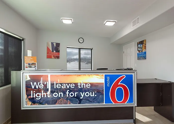 Motel 6-Show Low, Az