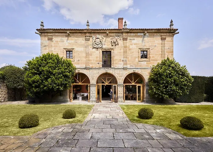 Helguera Palacio Boutique & Antique Vargas