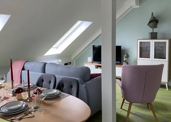 BESOTEL Mettmann-schicke FeWo oder Apartments nähe Golfplatz Gruiten und Neandertal mit Glasfaser WLAN und Parkplatz-viele Schlafzimmer mit Bad en suite
