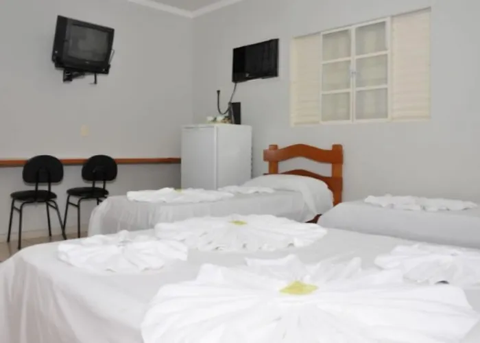 Hotel Carolina 2 - próximo a Universidade de Uberaba uniube - ao Aeroporto Fórum De uberaba - hospital Mario Palmeirio ao Hospital São Marcos e hospital Regional