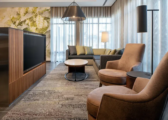 Courtyard By Marriott Petaluma Sonoma County Hotel