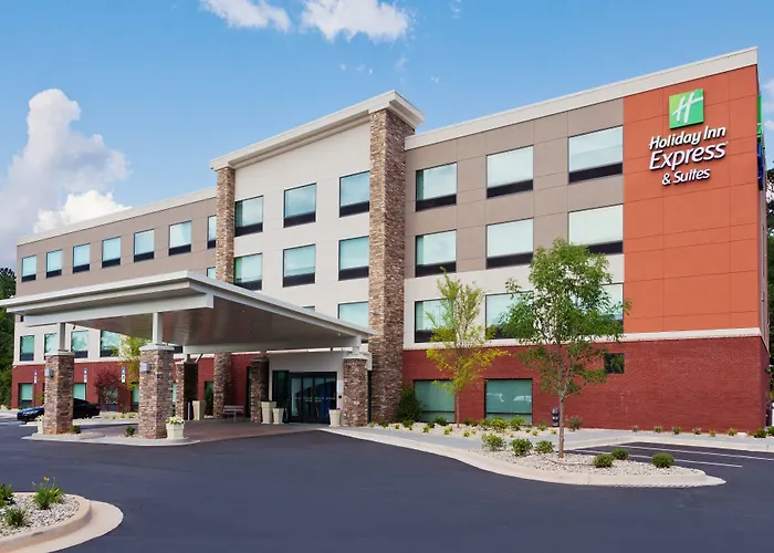 Holiday Inn Express & Suites - Fayetteville By Ihg
