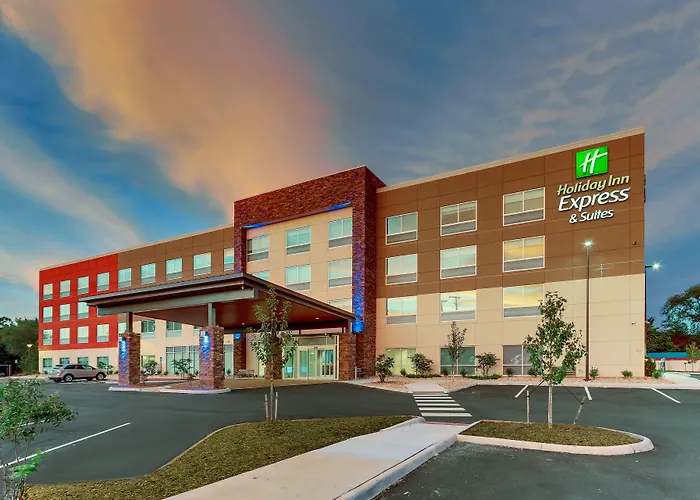 Holiday Inn Express & Suites - Roanoke - Civic Center