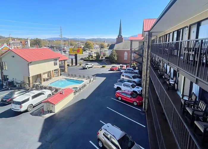Super 8 By Wyndham Pigeon Forge Downtown Hotel
