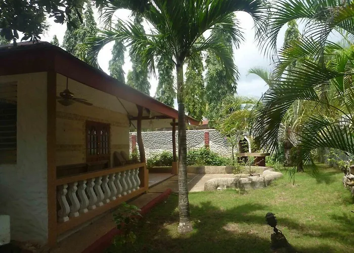 Tiptop Hotel, Resto And Delishop