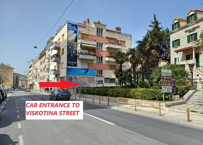 Rooms And Apartments Paese