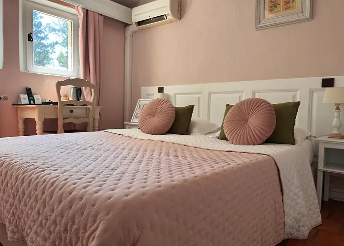 Logis Hotel le Mas De Cure Bourse LʼIsle-sur-la-Sorgue