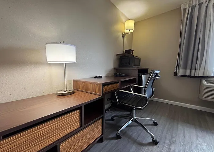 Super 8 By Wyndham Alton Motel