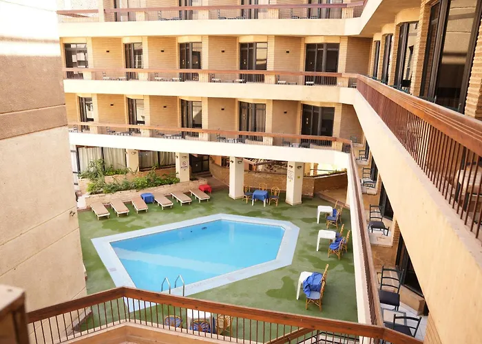 Gaddis Hotel, Suites And Apartments