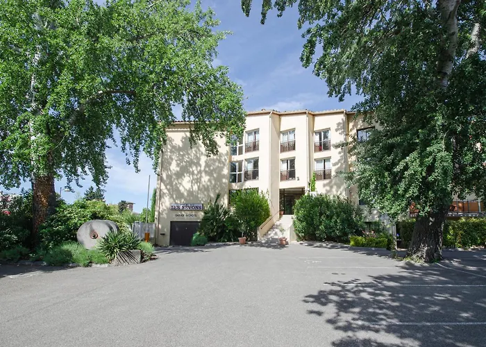 Hotel Les Nevons LʼIsle-sur-la-Sorgue