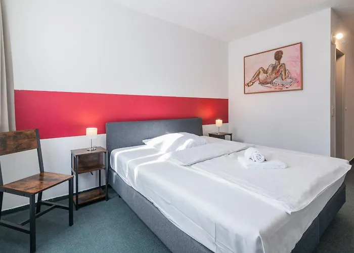 Hotel Cafe Galerie I Hannover-Garbsen I Free Parking