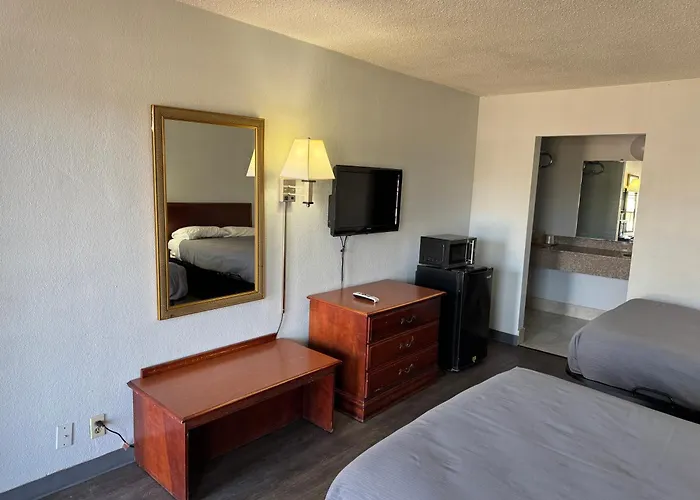 Newnan Nook Hotel