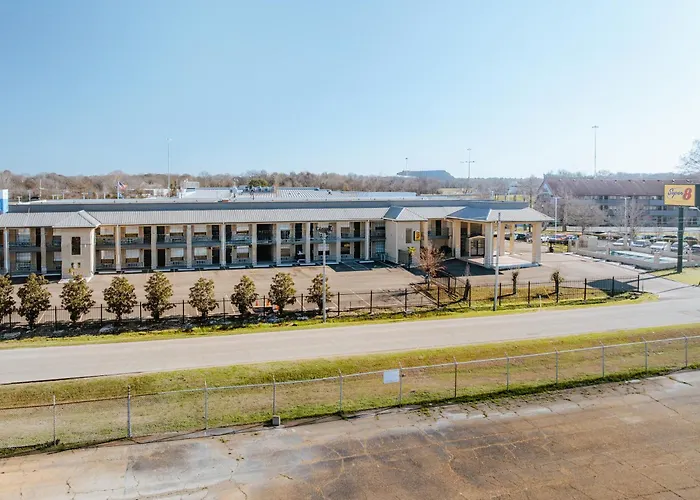 Super 8 By Wyndham Jackson Ms Near The Fairgrounds Hotel