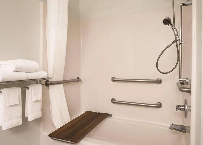 Country Inn & Suites By Radisson, Waterloo, Ia