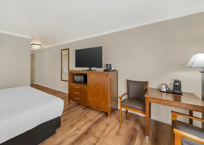 Best Western Plus Northwoods Inn Crescent City