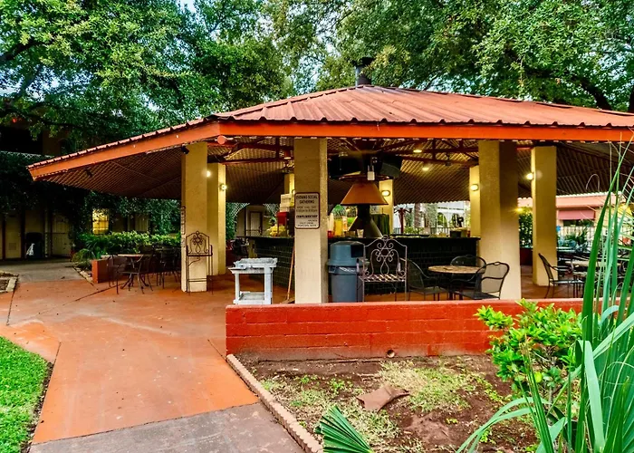 Family Garden Inn & Suites