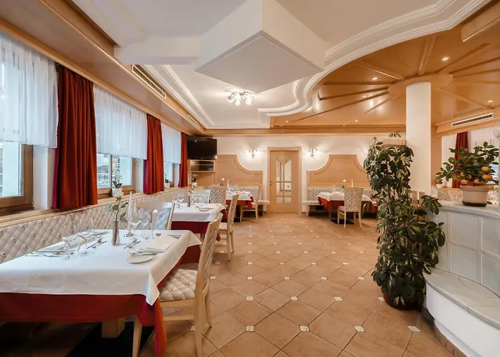 Apartment Hotel Elvis Urtijëi