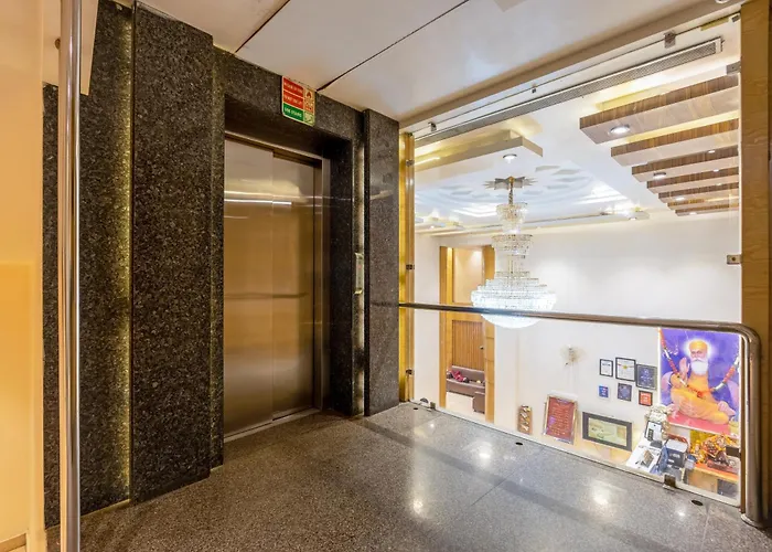 Aman Continental With Restaurant - 5Mins From Connaught Place ,Railway Station & Metro