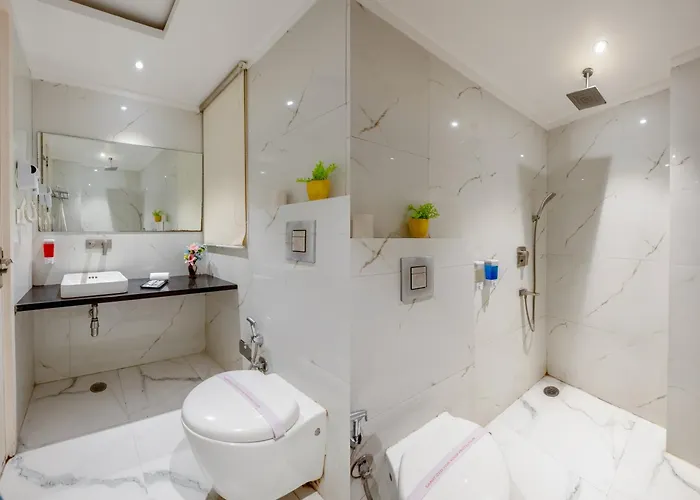 Aman Continental With Restaurant - 5Mins From Connaught Place ,Railway Station & Metro