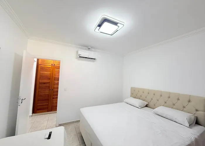 Flat estudio 110 Amarilis Riviera de São Lourenço, 03 piscina climatizada, serviço de hotelaria, limpesa e troca de toalhas diária, carregador veiculo elétrico e servico de praia finais de semana WiFi 500