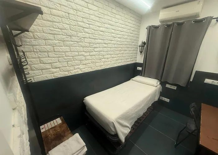 Practical Room: Barcelona-Fira-Airport L'Hospitalet de Llobregat
