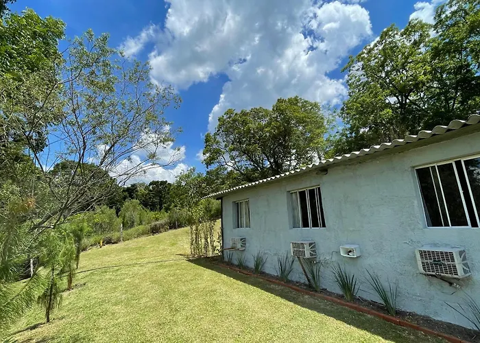 Pauapique - Suítes com café da manhã, ar condicionado e frigobar à 900 metros da Rota do Vinho São Roque