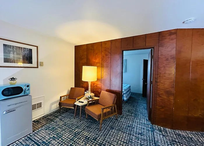 Curly Redwood Lodge Crescent City