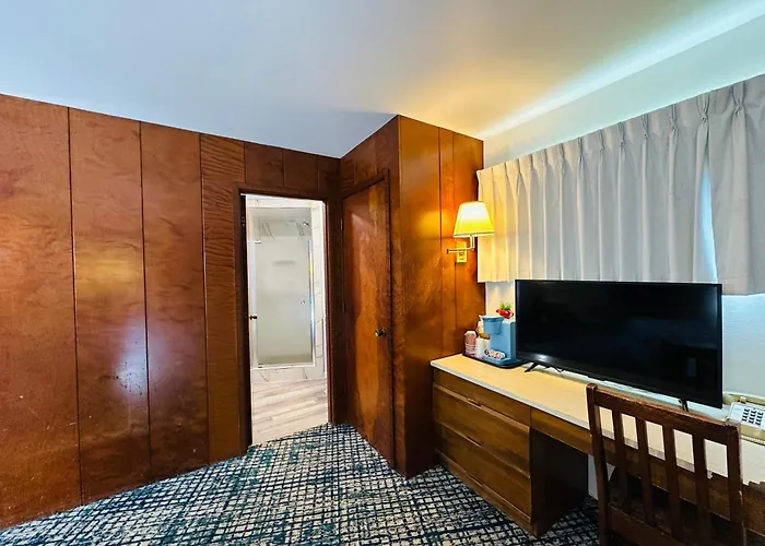 Curly Redwood Lodge Crescent City