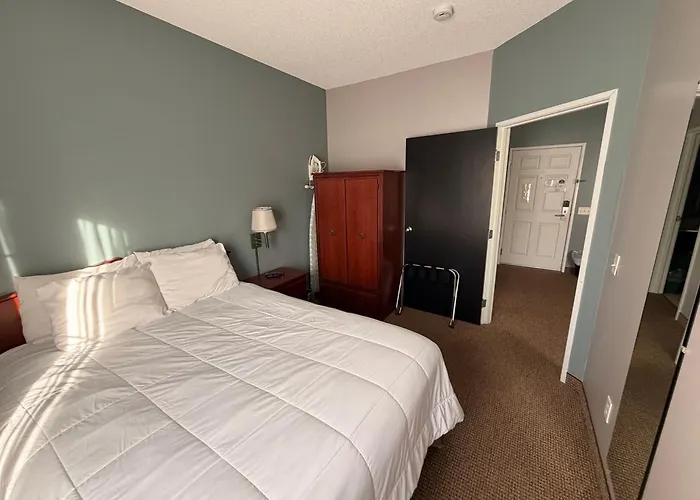 River Hills Hotel- Mankato