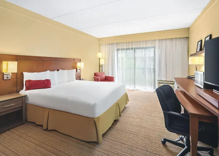 Super 8 By Wyndham Dallas Love Field Airport