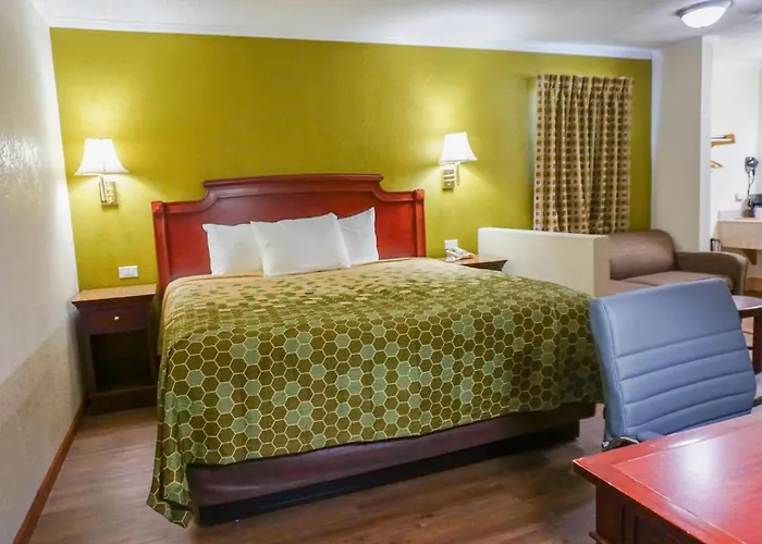 Rodeway Inn & Suites Fort Jackson