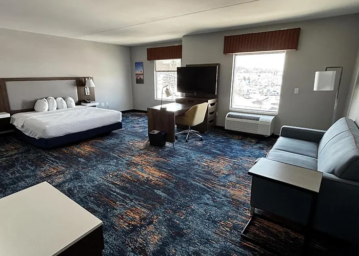 Hampton Inn & Suites Erie Bayfront