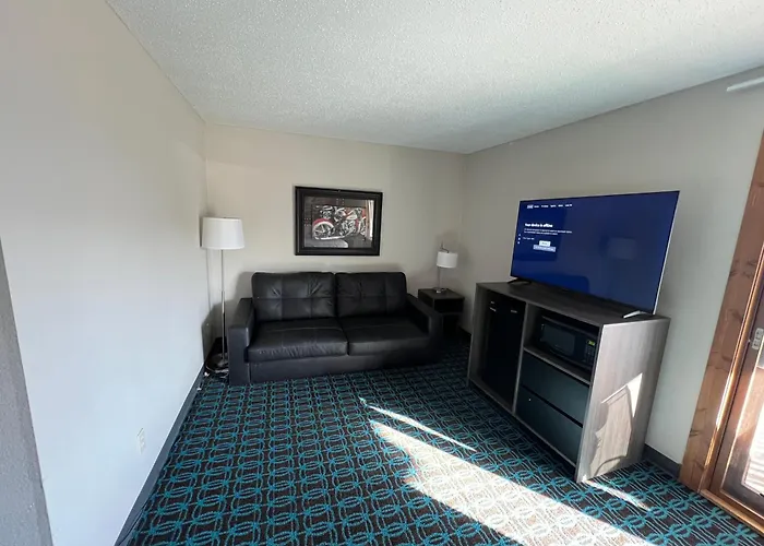 Super 8 By Wyndham Sturgis Hotel