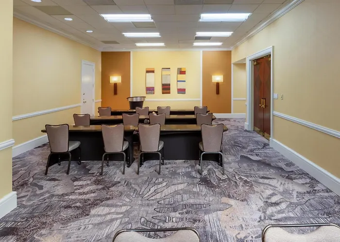 Hilton Charlotte Uptown Hotel
