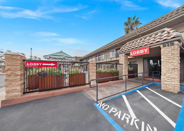 Econo Lodge Inn & Suites Escondido Downtown