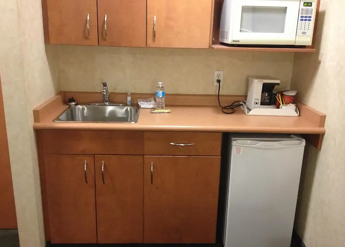 Rosslyn Inn & Suites