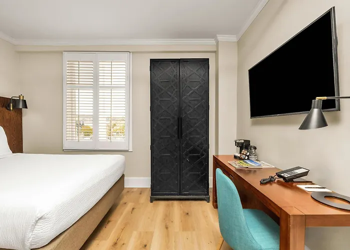 Hotel Petaluma, Tapestry Collection By Hilton
