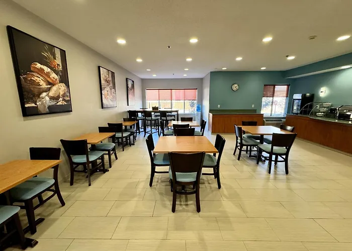 Days Inn & Suites By Wyndham Madison