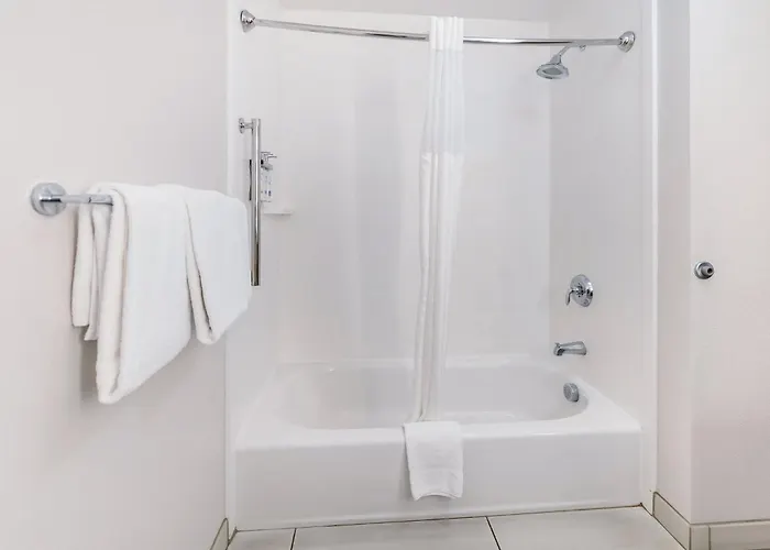 Holiday Inn Express & Suites - Medford By Ihg
