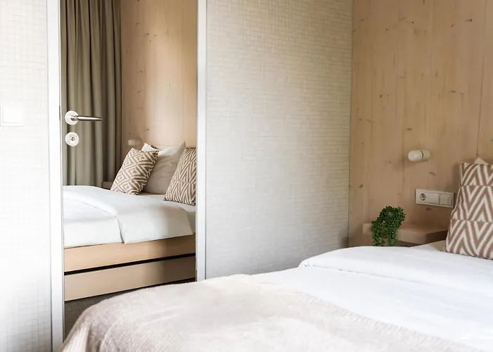 Hotel Bergamo Modern&zentral in Ludwigsburg Klimaanlage 3 Min zum Schloss WLAN Frühstück optional besonderes nachhaltiges Stadthotel in moderner Holzbauweise