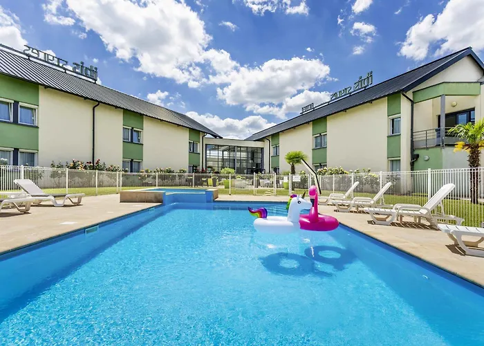 Hôtel Ibis Styles Bourges - Piscine extérieure chauffée - Restaurants à proximité