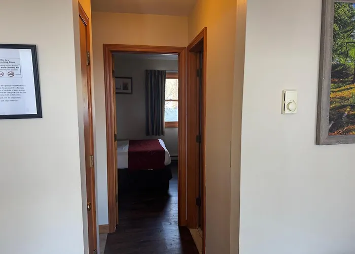 Mohican Resort Motel, Conveniently Located To All Lake George Attractions