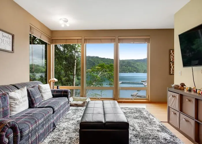 Lake Sutherland Ski Condo