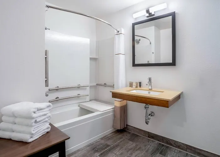 Riverview Inn & Suites, An Ascend Collection Hotel