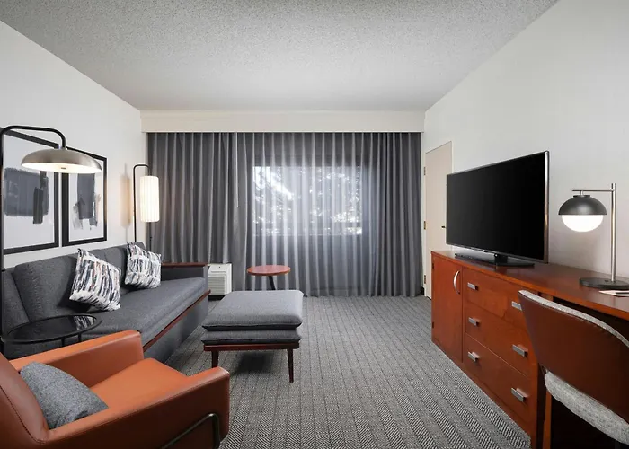 Courtyard By Marriott Albuquerque Airport Hotel